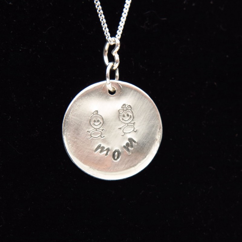 Engraved Circle Mom Necklace with Inlay Heart in 925 Sterling Silver |  JOYAMO - Personalized Jewelry