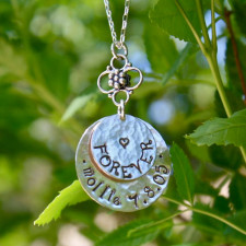 The Ultimate Guide: Crafting Your Perfect Personalized Mom Necklace