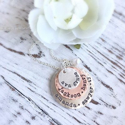 Personalized Mothers Necklace . Name Necklace . Gift for Mom . Personalized Necklace . Personalized Jewelry . Engraved Names . Engraved
