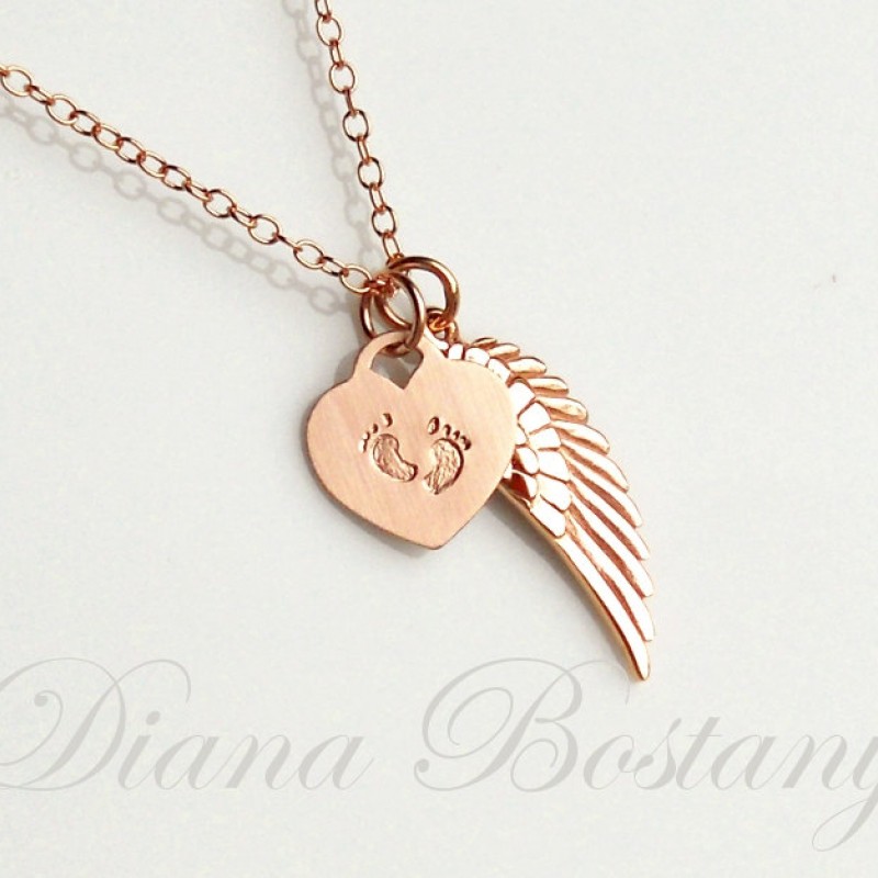 A Touching Tribute: Meaningful Memorial Necklaces - Inscripture