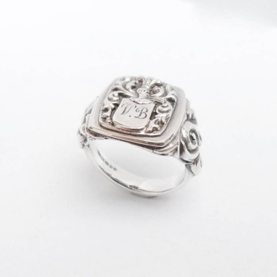 personalized Coat Of Arms Signet Ring - Name My Jewelry ™
