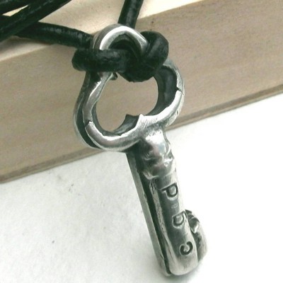personalized Silver Key Necklace - Name My Jewelry ™
