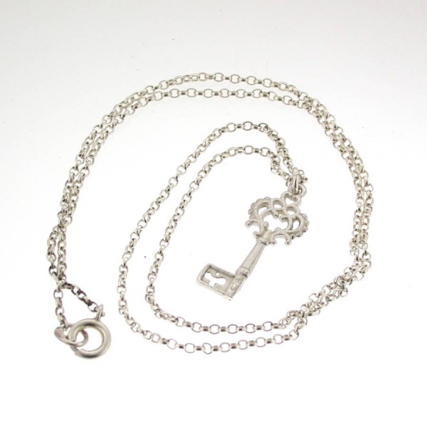 Silver Heritage Key Pendant With 18 Silver Chain - Name My Jewelry ™